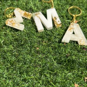 Χειροποίητο μπρελόκ μονόγραμμα από υγρό γυαλί