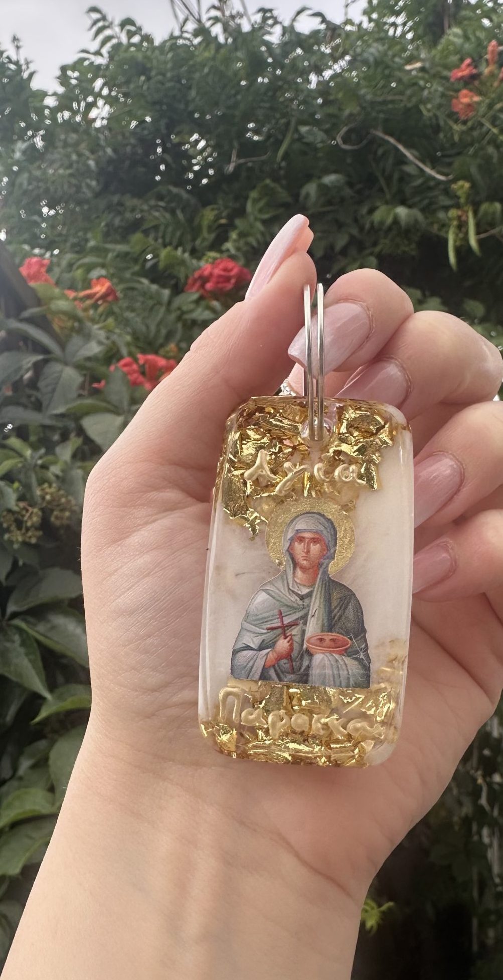 Χειροποίητο μπρελόκ Αγίας Παρασκευής από υγρό γυαλί